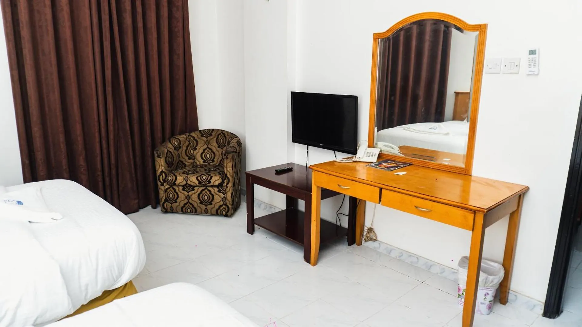 Pan Emirates Hotel Apartments Sharjah Emirati Arabi Uniti
